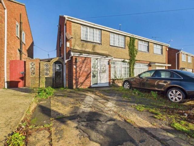 House for sale in Lewsey Farm, Luton