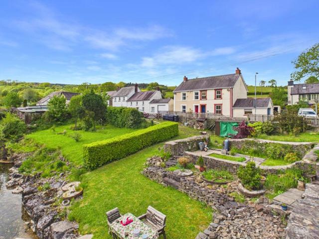 House for sale in Llanfihangel Rhos-y-Corn, Wales