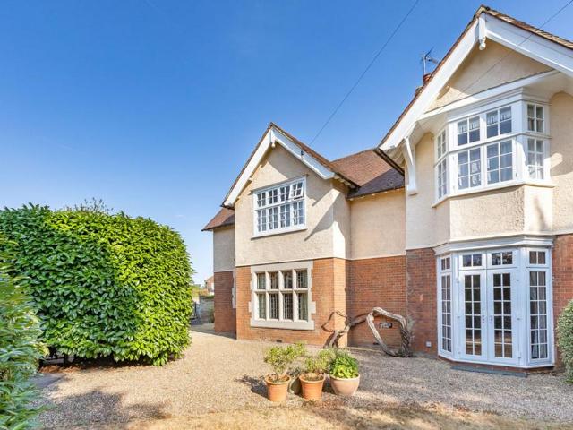 House for sale in Kings Hill, Colliers End