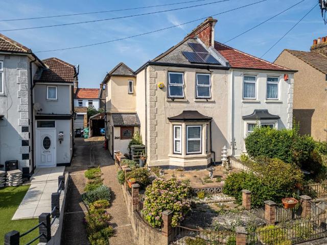 House for sale in Kings Farm, Hamerton