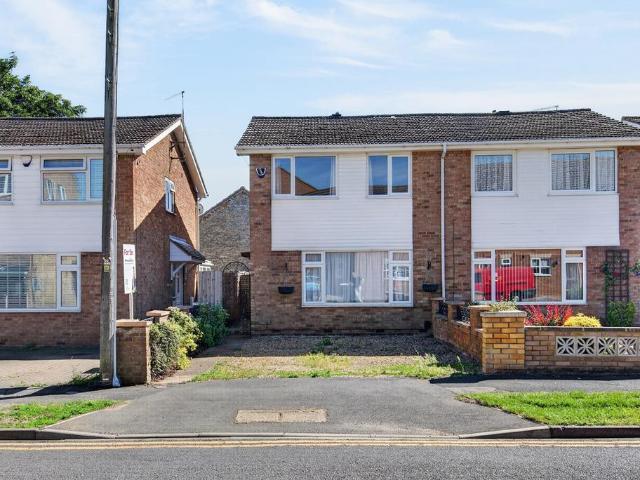 House for sale in Burton Latimer