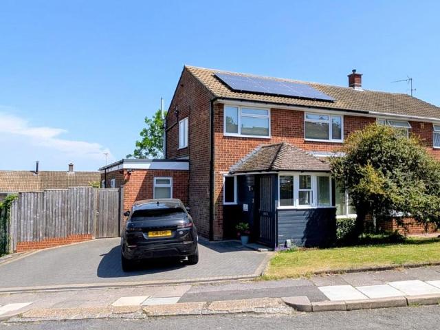 House for sale in California, Dunstable