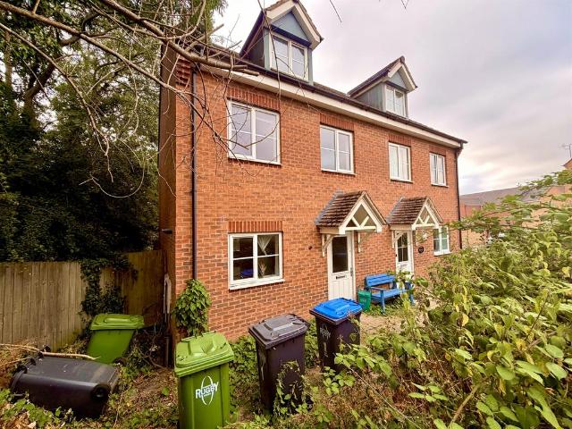 House for sale in Overslade, New Bilton