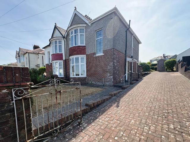 House for sale in Cimla, Neath