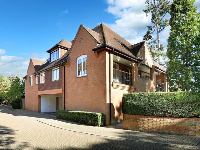 House for sale in Holtspur, Knotty Green