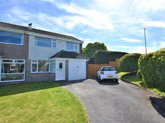 House for sale in Holt Park, West Yorkshire