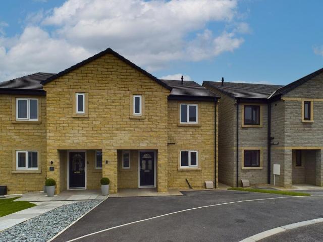 House for sale in Charlesworth, East Midlands
