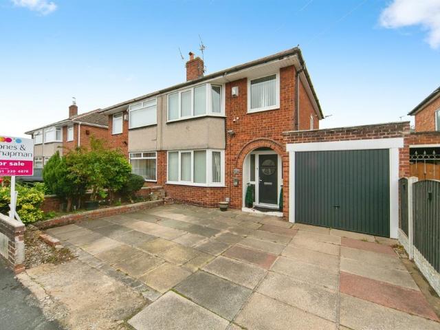 House for sale in Rossmore, Cheshire