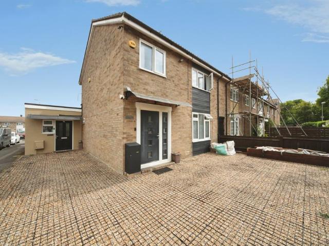 House for sale in Houghton Regis, Bedfordshire