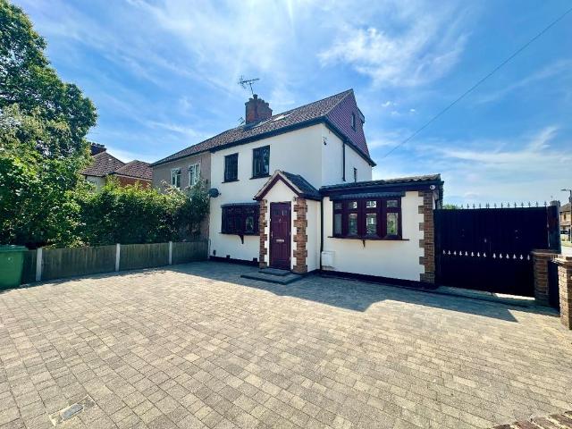 House for sale in Stanford-le-hope, Essex