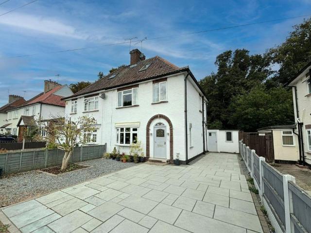 House for sale in Hutton Mount, Navestock Side