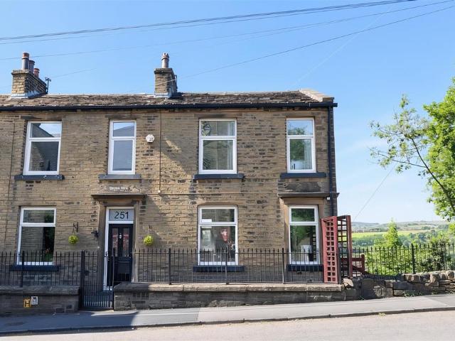 House for sale in Greetland, West Yorkshire