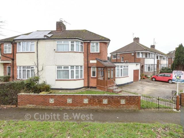 House for sale in Woodhatch, Red Hill