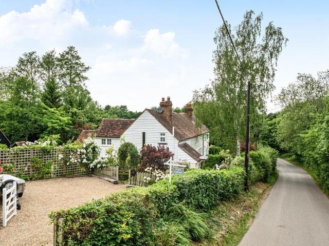 House for sale in Ewhurst Green, Heathlands