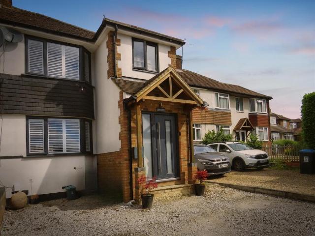 House for sale in The Image, Pouchen End