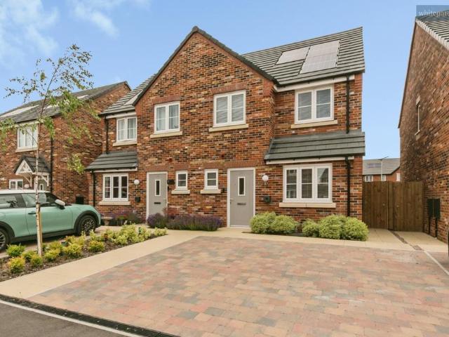 House for sale in Leighton