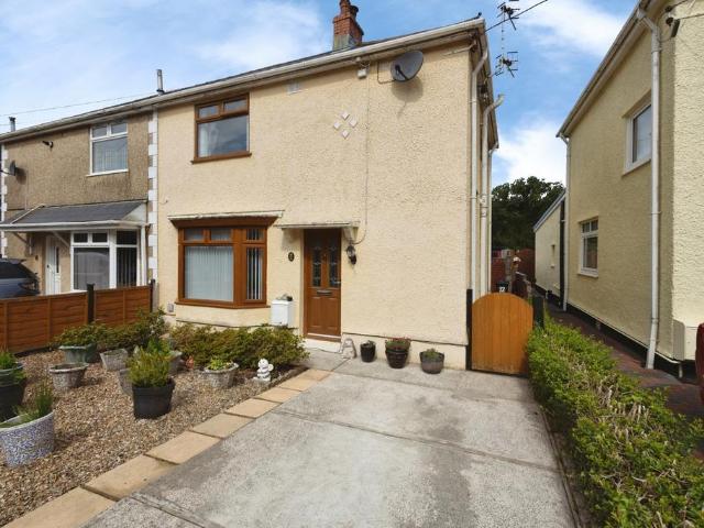 House for sale in Crynant