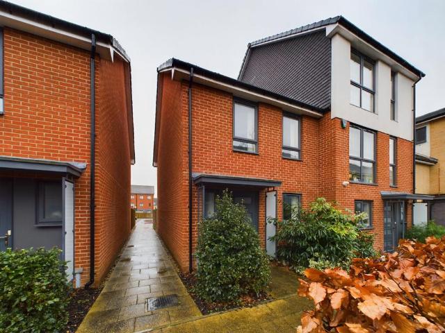 House for sale in Kennet Island, Reading