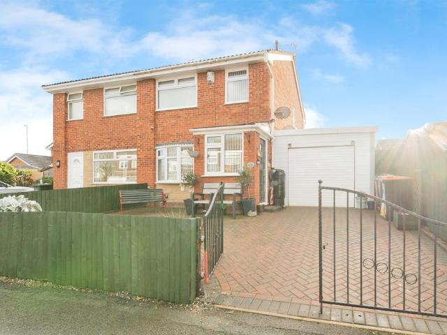 House for sale in Rossmore, Cheshire