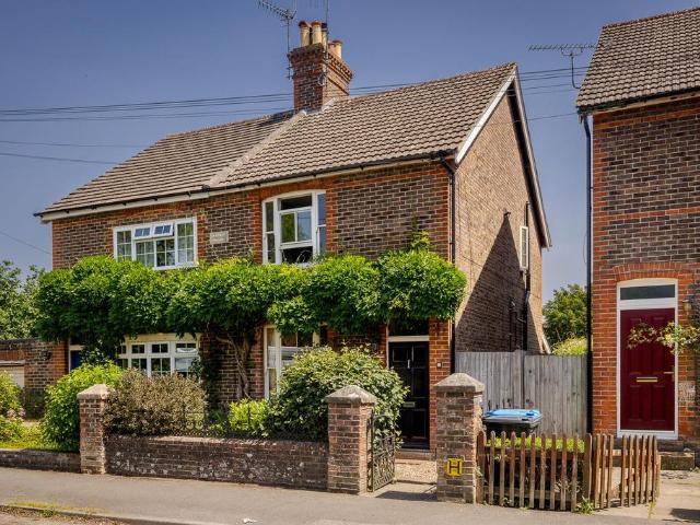 House for sale in Hillview, Surrey