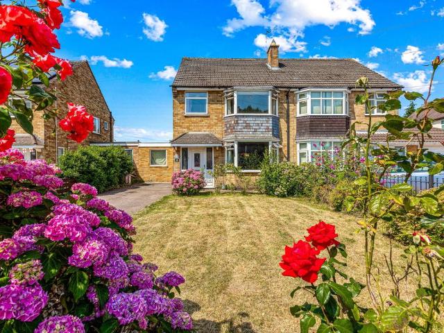 House for sale in Whetstone, Pinfold