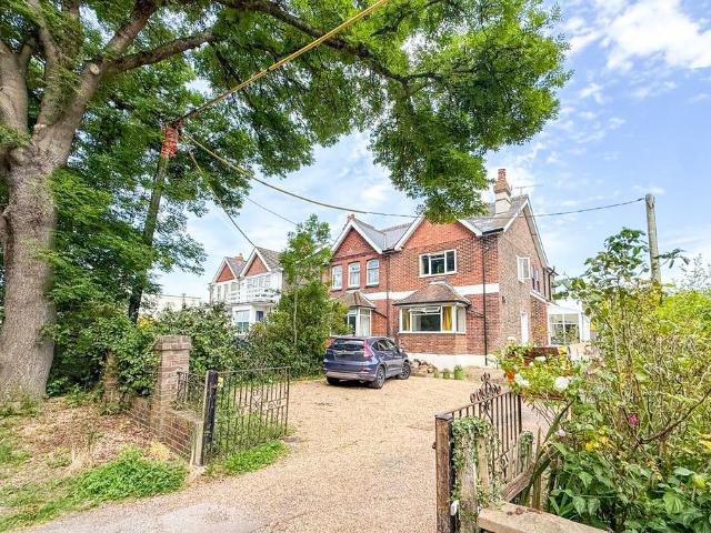 House for sale in Polegate, Cross In Hand
