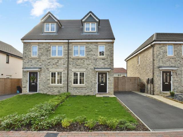 House for sale in Collingham, West Yorkshire