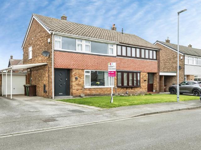 House for sale in Purston Jaglin, West Yorkshire