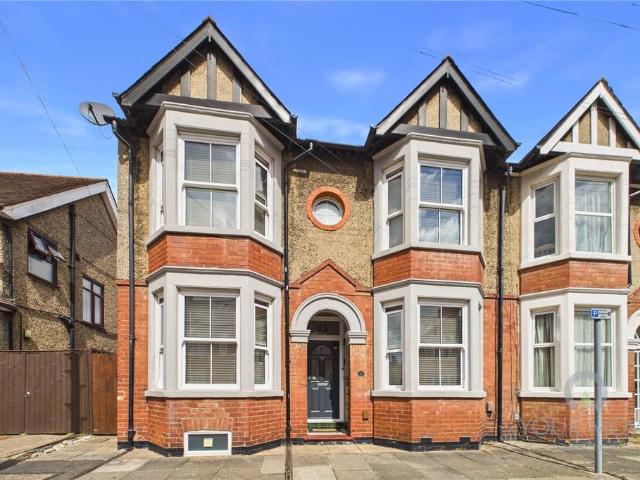 House for sale in Northampton, Northamptonshire
