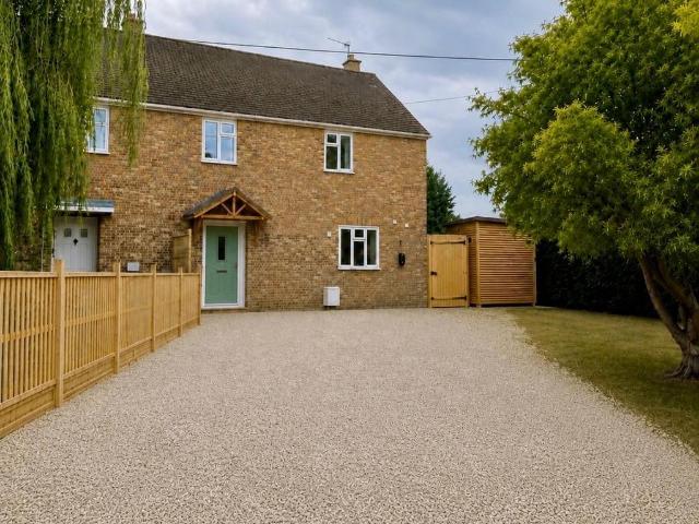 House for sale in Oversland, Oad Street