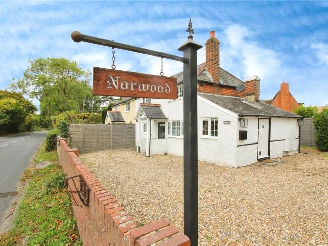 House for sale in Shinfield, Three Mile Cross