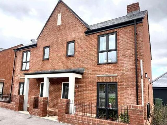 House for sale in Gun Hill Park, Rushmoor