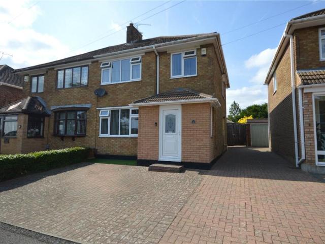 Semi Detached House for sale in Luton