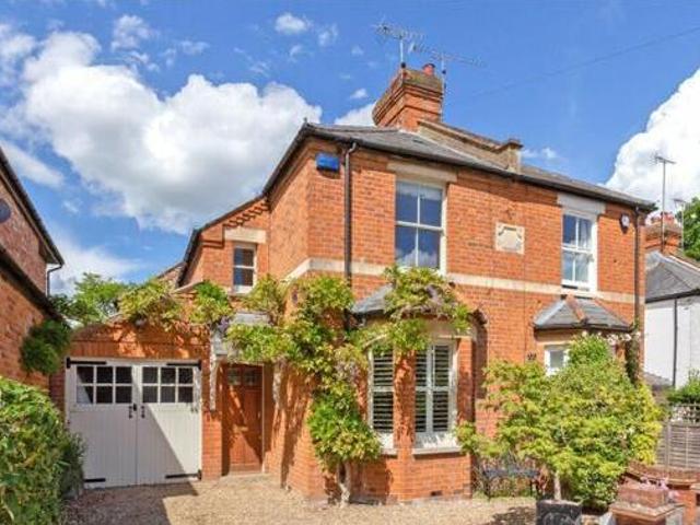 House for sale in Ascot