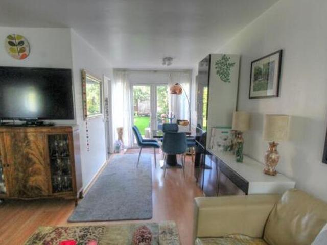 House for sale in Ascot