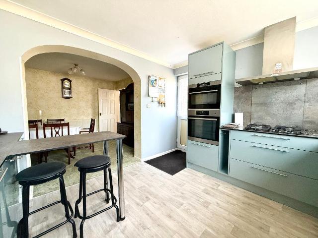 Semi Detached House for sale in Luton