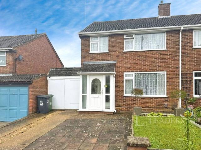 Semi Detached House for sale in Luton