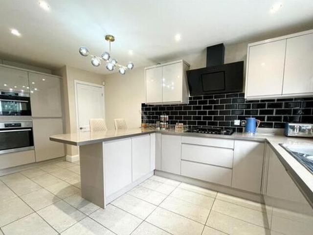 House for sale in Ashton-under-Lyne, Tameside