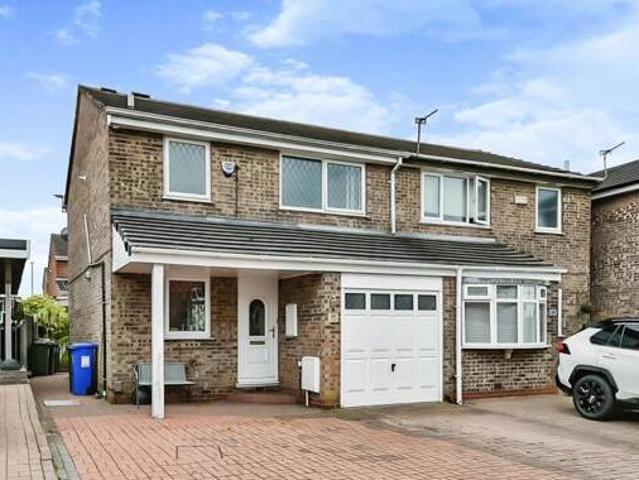 House for sale in Ashton-under-Lyne, Tameside