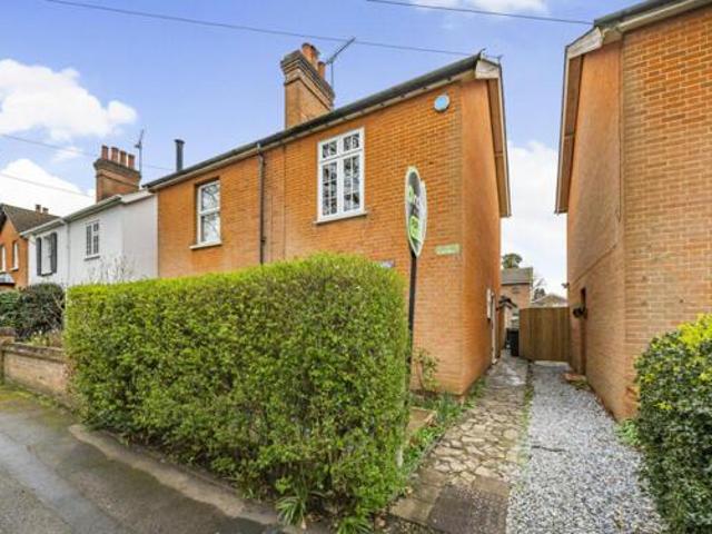 House for sale in Heol-las, Surrey