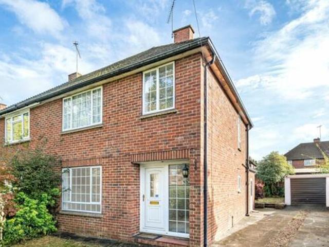 House for sale in Heol-las, Surrey