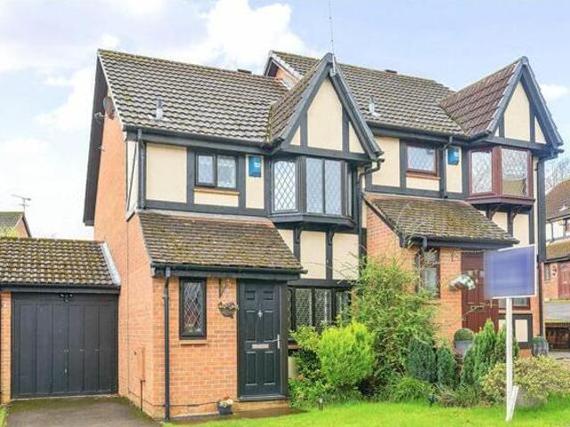 House for sale in Heol-las, Surrey