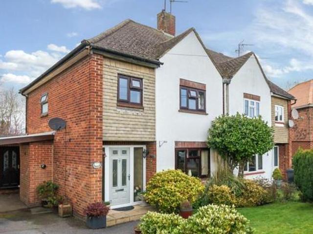 House for sale in Heol-las, Surrey