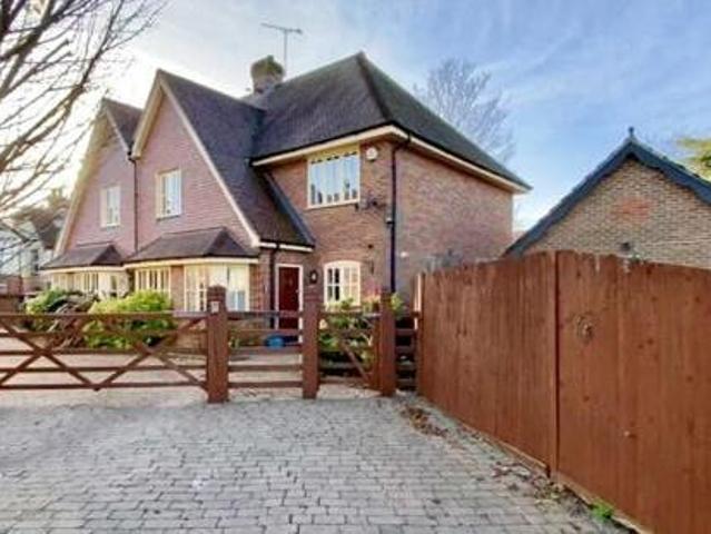 House for sale in Holtspur, Knotty Green