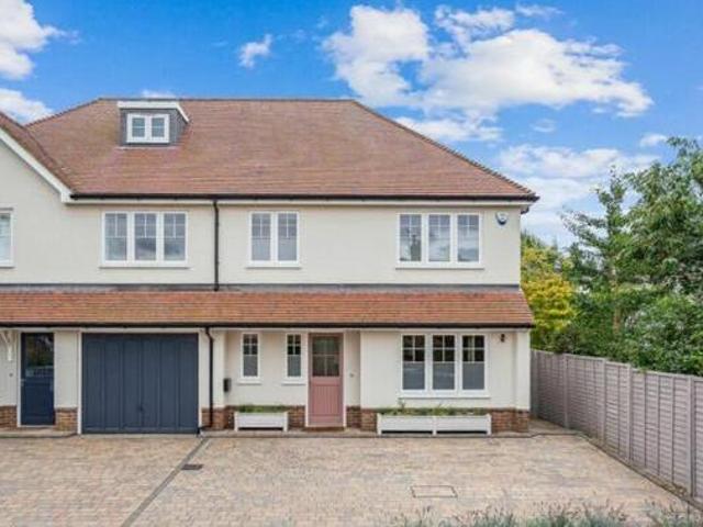 House for sale in Holtspur, Knotty Green