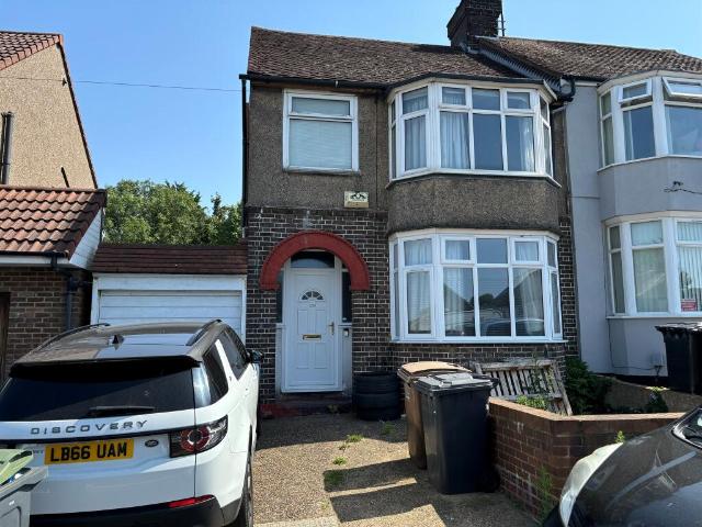 Semi Detached House for sale in Luton