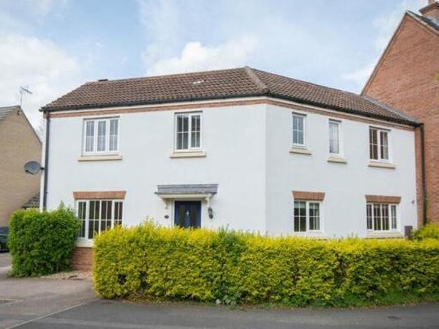 House for sale in Cawston, New Bilton