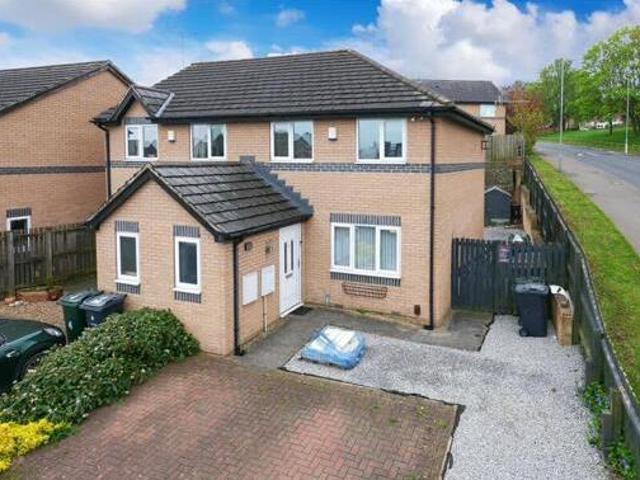 House for sale in Thorpe Edge, Bradford