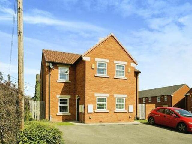 House for sale in Lower Wyke, West Yorkshire