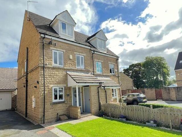 House for sale in Westwood Park, West Yorkshire